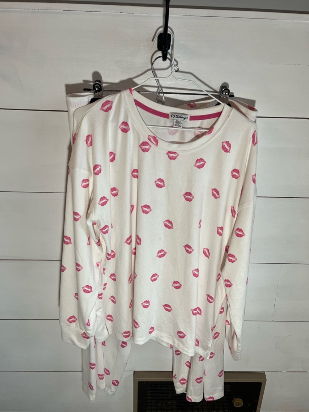 P.J. Salvage Cozy White Pajama Top with Pink Kiss Print